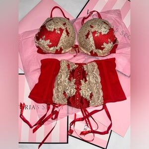 Victoria’s Secret Very Sexy Plunge bra and corset set. NWT!
